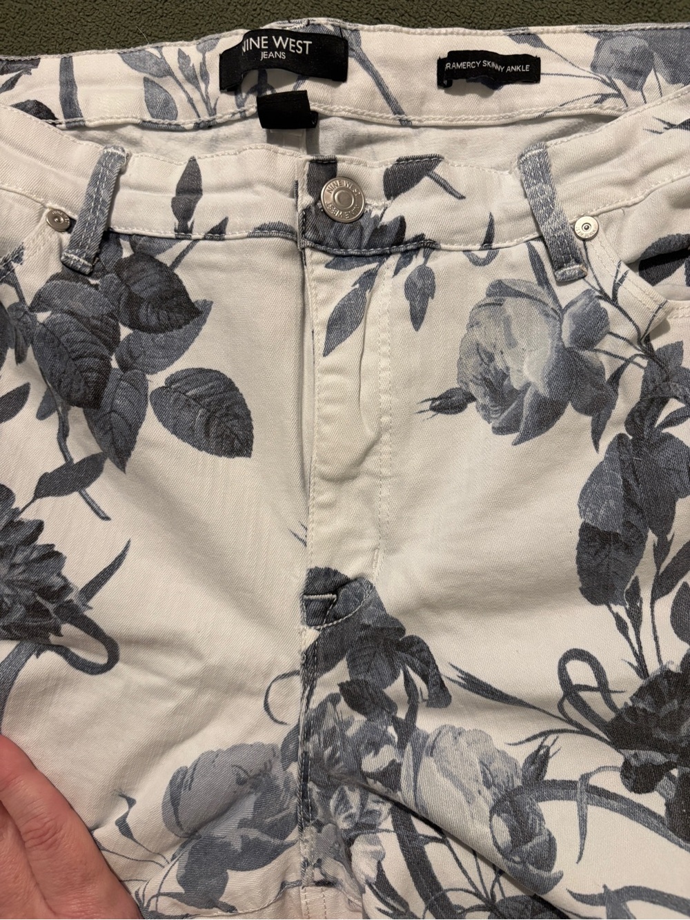 Nine West Gramercy Skinny Ankle White Jeans with Gray Floral Accent Size 14 - Picture 5 of 13